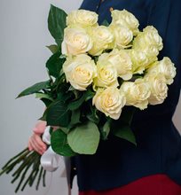 15 белых роз "Мондиаль" Эквадор