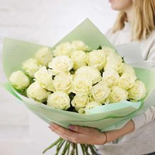 Купить 25 белых роз  Эквадор 40 см